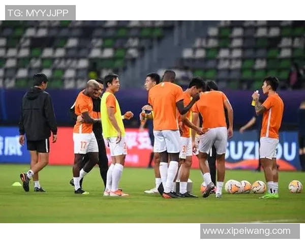 广州恒大主场迎战重庆当代争夺中超联赛关键三分的激烈对决 广州恒大主场迎战重庆当代争夺中超联赛关键三分的激烈对决